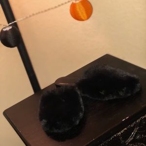 🆕 Urban Outfitters Fuzzy Mules 🆕